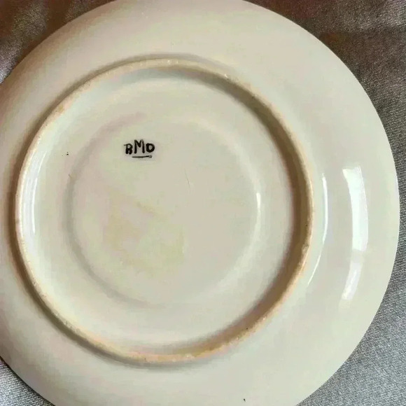 Art Deco Antique  Iridescent Tea Cup and Saucer
Czechoslovakia - Picture 6 of 9